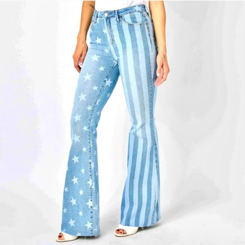 Judy Blue Stars & Stripes 18W SHORT